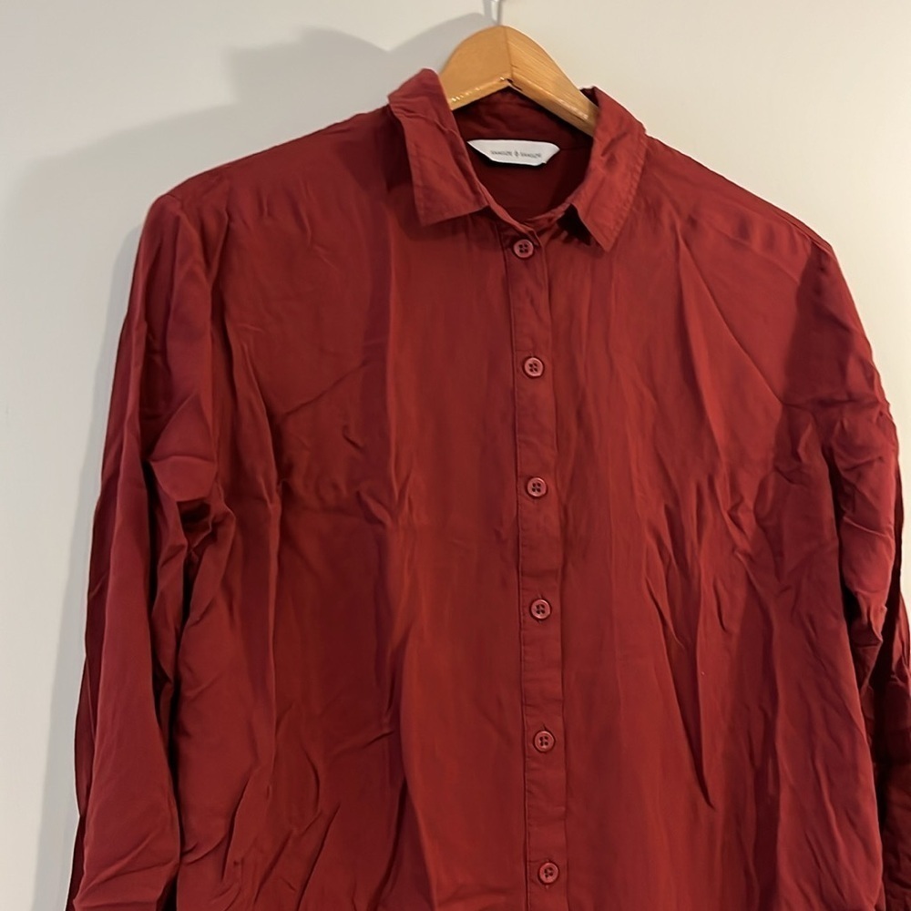 SAMSOE SAMSOE Long Sleeve Flowy Button Down Blouse Women’s Medium Burgundy